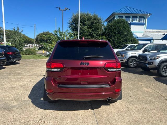 Used 2017 Jeep Grand Cherokee Altitude AWD/4WD image 6