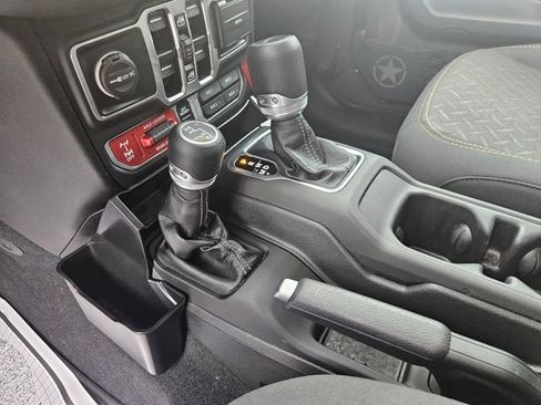 Used 2024 Jeep Gladiator Mojave w/ Steel Bumper Group AWD/4WD image 24