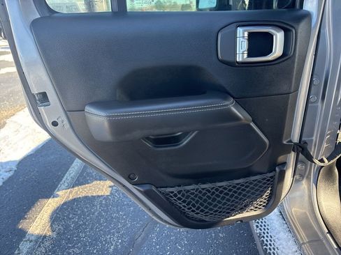 Used 2018 Jeep Wrangler Unlimited Sahara image 46