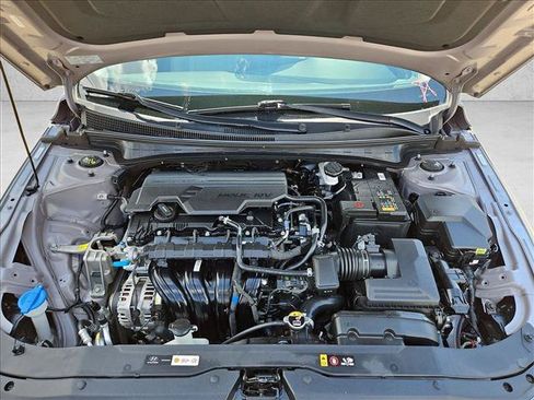 Used 2025 Hyundai Elantra Limited FWD image 22