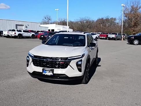 New 2026 Chevrolet Trax RS w/ Sunroof Package image 3