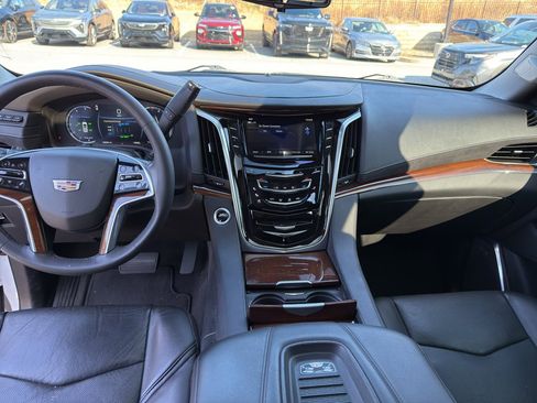 Used 2020 Cadillac Escalade Premium Luxury image 11