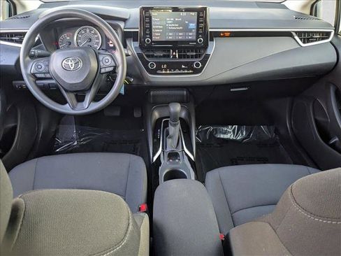 Used 2022 Toyota Corolla LE image 16
