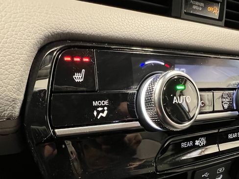 New 2025 Honda Pilot Touring image 18