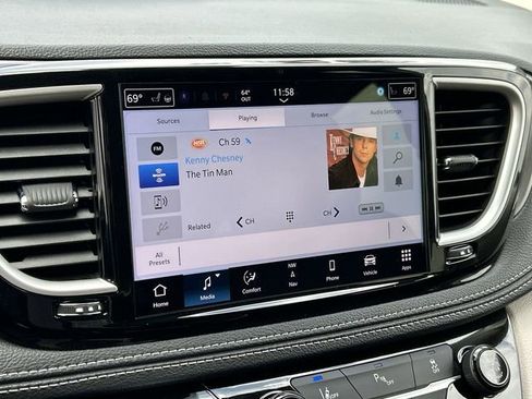 New 2024 Chrysler Pacifica Select image 19