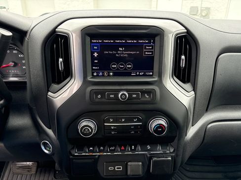 Used 2024 Chevrolet Silverado 1500 Custom Trail Boss w/ Turbomax Blackout Package AWD/4WD image 29