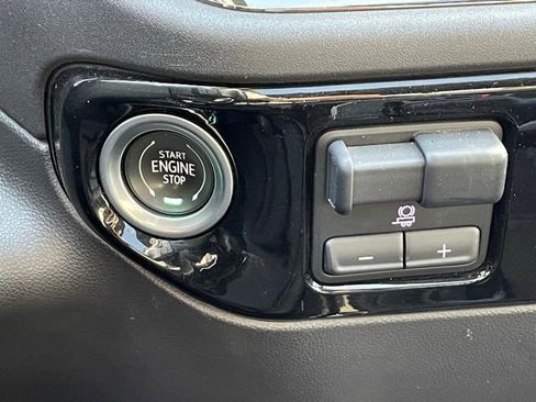 Used 2022 Chevrolet Silverado 1500 ZR2 w/ Technology Package image 20