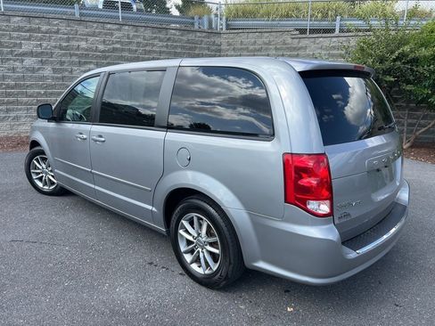 Used 2017 Dodge Grand Caravan SE image 23