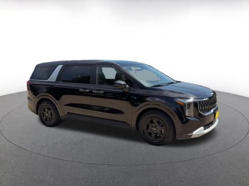 Used 2026 Kia Carnival FWD image 2