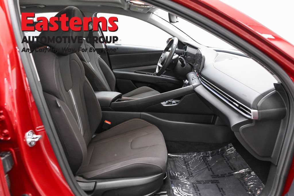 Used 2025 Hyundai Elantra SEL FWD image 25