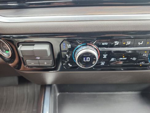 Certified 2026 GMC Sierra 1500 SLT w/ SLT Premium Plus Package AWD/4WD image 23