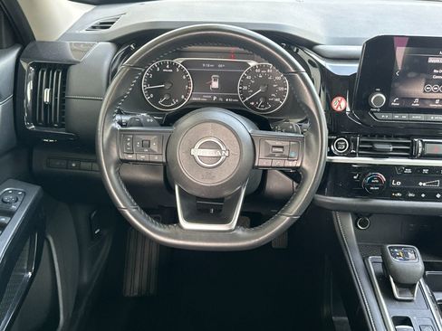 Used 2024 Nissan Pathfinder SV image 13