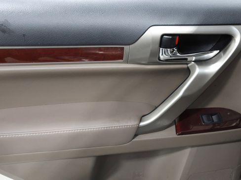 Used 2014 Lexus GX 460 image 35