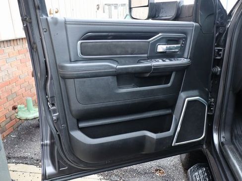 Used 2021 RAM 2500 Laramie w/ Night Edition image 10