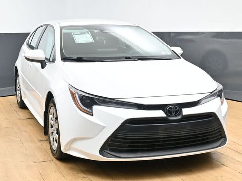 Used 2024 Toyota Corolla LE FWD image 3