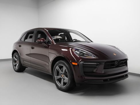Certified 2024 Porsche Macan AWD/4WD image 10