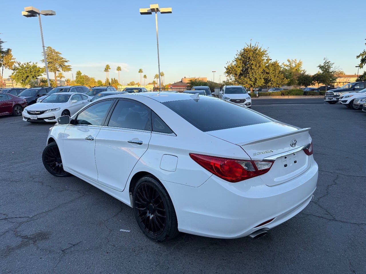 Used 2013 Hyundai Sonata SE w/ Navigation & Sunroof Pkg FWD image 5