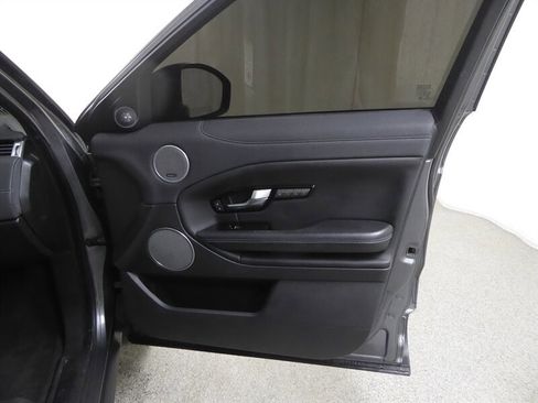 Used 2016 Land Rover Range Rover Evoque SE image 29