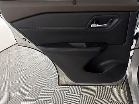 Used 2023 Nissan Rogue SL w/ SL Premium Package FWD image 12