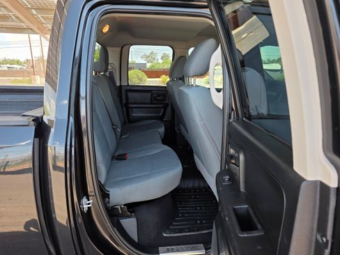 Used 2018 RAM 1500 Express RWD image 22