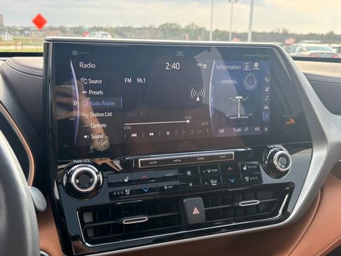 Used 2021 Toyota Highlander Platinum image 13