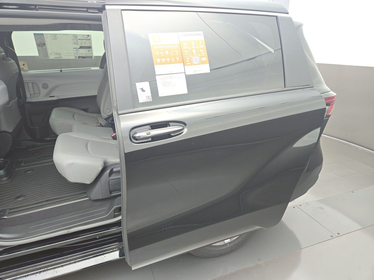 New 2026 Toyota Sienna XLE FWD image 19