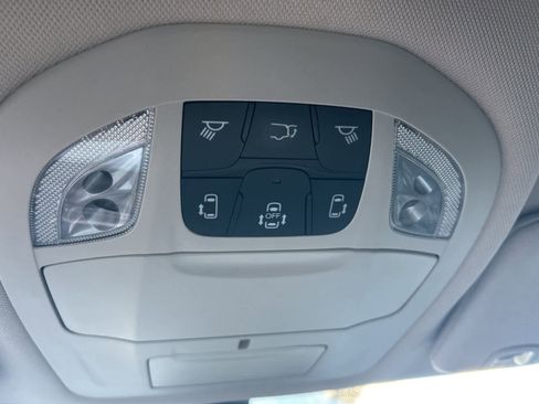 Used 2022 Chrysler Pacifica Touring-L image 46