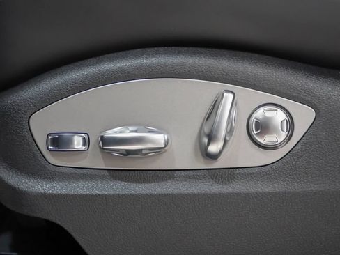 Certified 2026 Porsche Macan AWD/4WD image 24