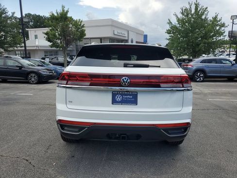 Used 2025 Volkswagen Atlas Cross Sport SE w/ Panoramic Sunroof Package FWD image 5
