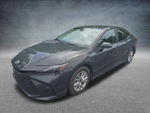 Used 2025 Toyota Camry LE FWD image 4