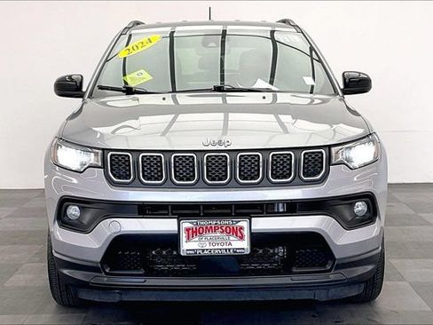 Used 2024 Jeep Compass Latitude w/ Altitude Special Edition AWD/4WD image 2