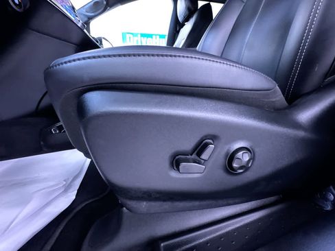 Used 2026 Chrysler Pacifica Select FWD image 13