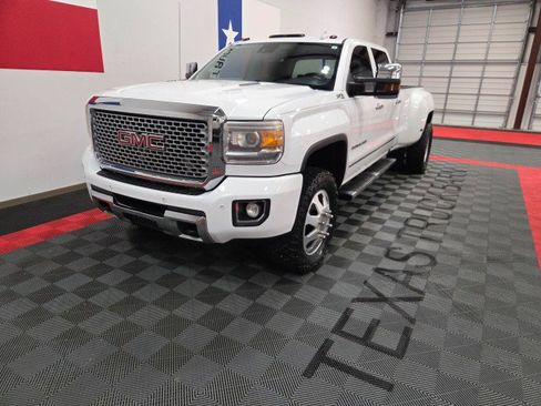 Used 2016 GMC Sierra 3500 Denali w/ Duramax Plus Package image 3