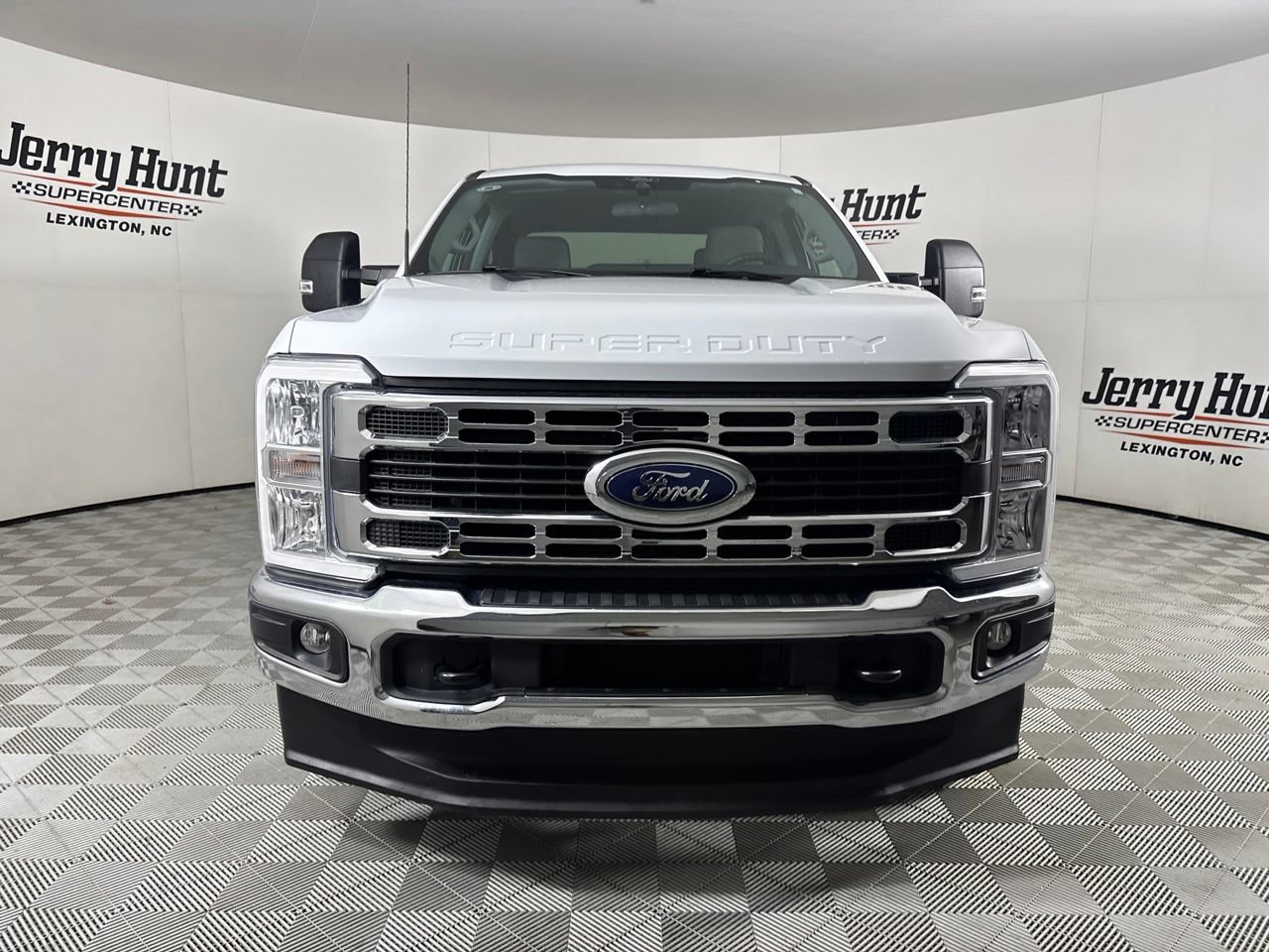 Used 2026 Ford F250 XLT AWD/4WD image 2
