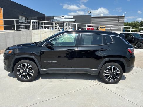 Used 2023 Jeep Compass Limited AWD/4WD image 2