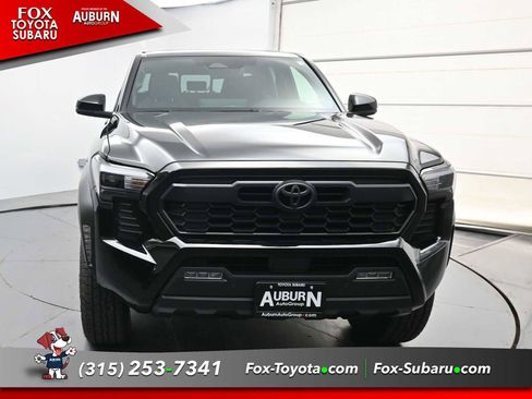 Used 2025 Toyota Tacoma TRD Off-Road AWD/4WD image 3
