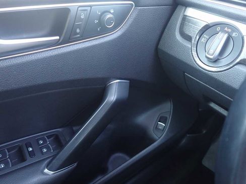 Used 2017 Volkswagen Passat 1.8T SE w/ SE Lighting Package image 22