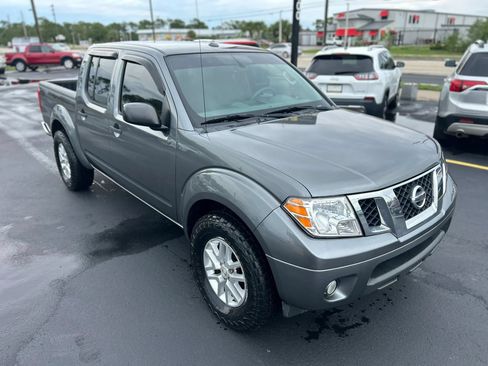 Used 2016 Nissan Frontier SV w/ SV Value Truck Package RWD image 12