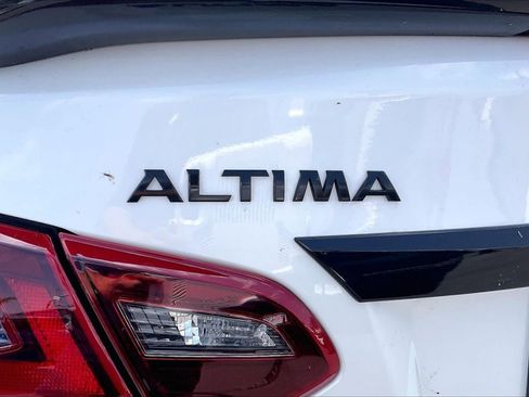 Used 2018 Nissan Altima 2.5 SR w/ SR Midnight Edition FWD image 8