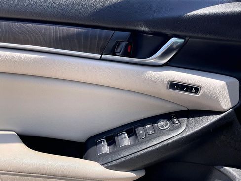 Used 2021 Honda Accord Touring image 35