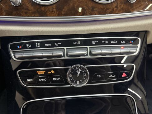 Used 2017 Mercedes-Benz E 300 4MATIC image 31