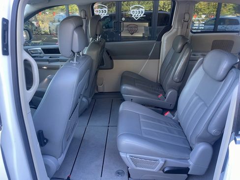 Used 2010 Dodge Grand Caravan SXT image 16