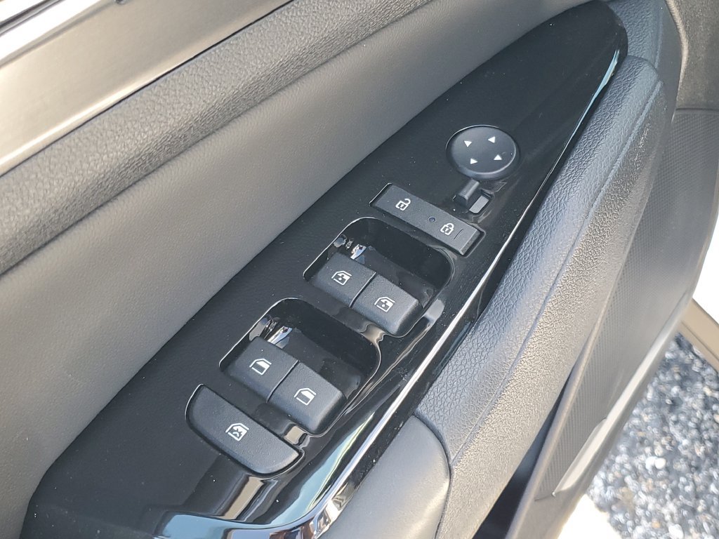 Used 2025 Kia Sportage EX FWD image 9
