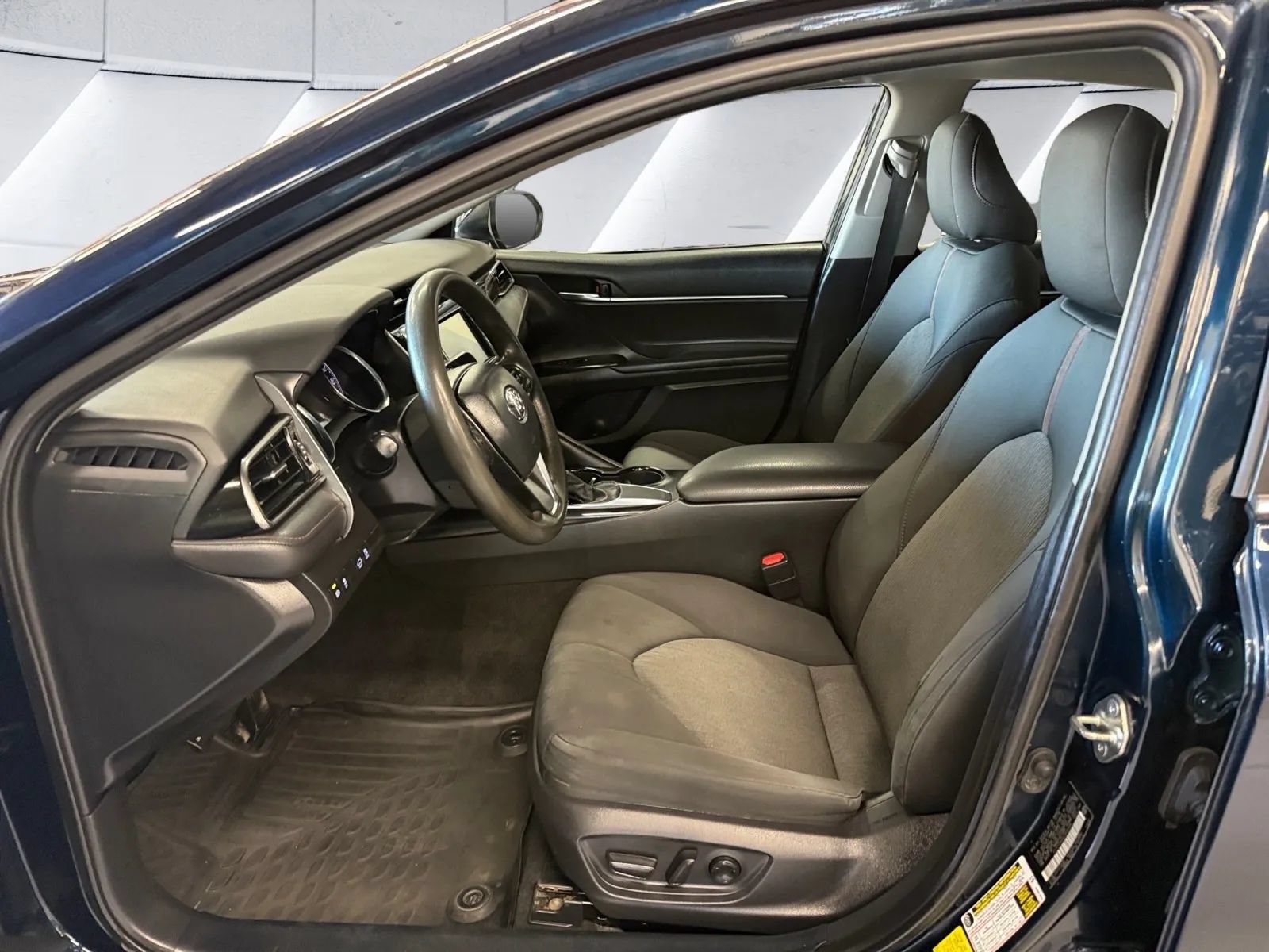 Used 2020 Toyota Camry LE FWD image 14