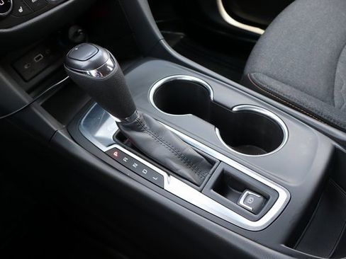 Used 2021 Chevrolet Equinox LT image 11