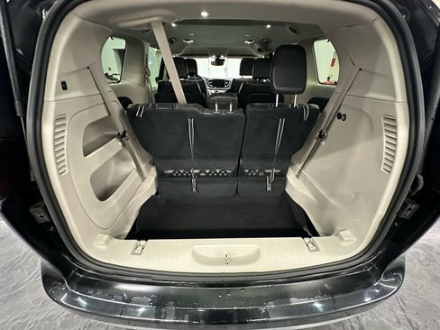 Used 2022 Chrysler Pacifica Touring-L image 17