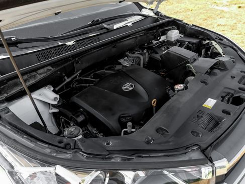 Used 2019 Toyota Highlander Limited FWD image 61