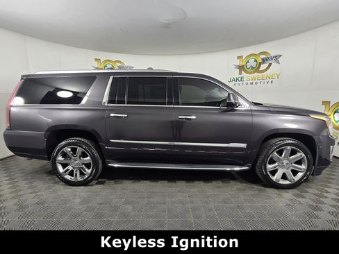 Used 2017 Cadillac Escalade ESV Luxury image 10