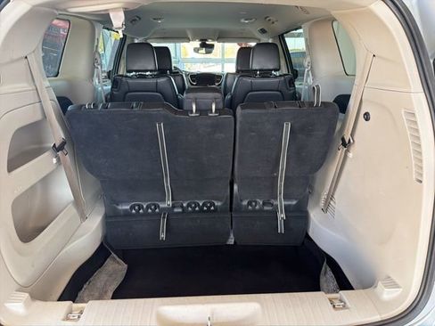 Used 2024 Chrysler Pacifica Touring-L image 8