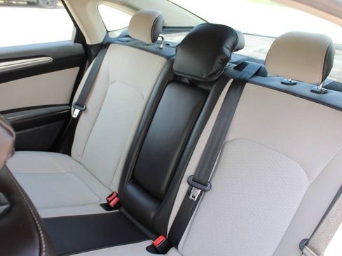 Used 2020 Ford Fusion SE w/ Equipment Group 151A FWD image 17